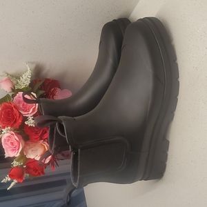 Wms EVERLANE Chelsea Rainboots (sz 8)